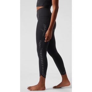 EUC Athleta Salutation Stash Lasercut 7/8 Tight. Size M.